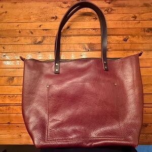 Portland Leather zippered medium Brown Leather Tote Bag. NWOT
